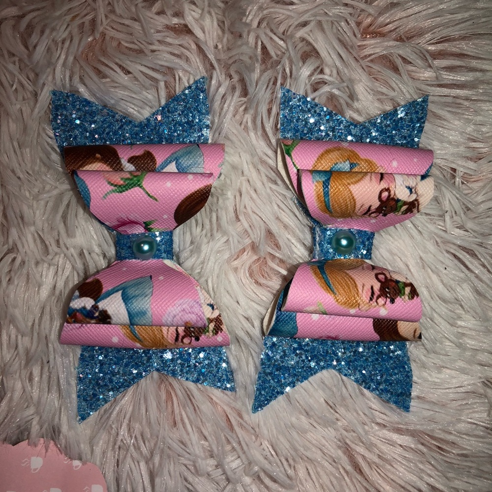 Vinyl bows